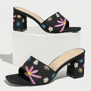 🆕 Floral Embroidered Mule Sandal